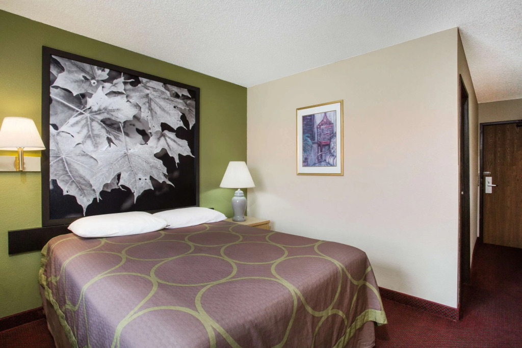 Super 8 by Wyndham Salem VA