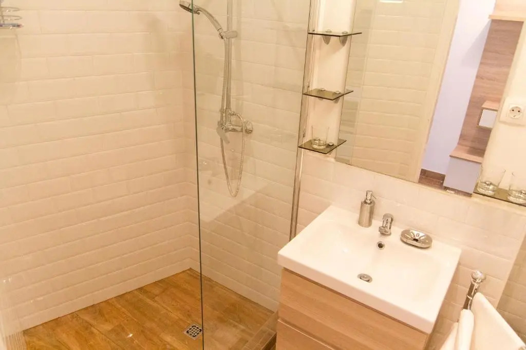 Luxury 2br Apt by the Synagogue