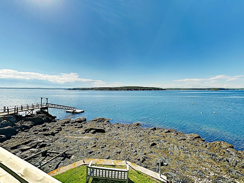 New Listing! 2 Waterfront S, Near Town 3 Bedroom Cottage