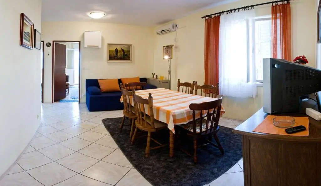 Apartments Sanda - 10 M from the beach