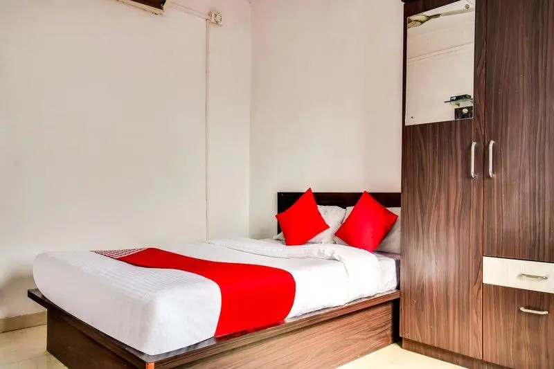 OYO 66018 Hotel Vijayraj Lodging And Boarding