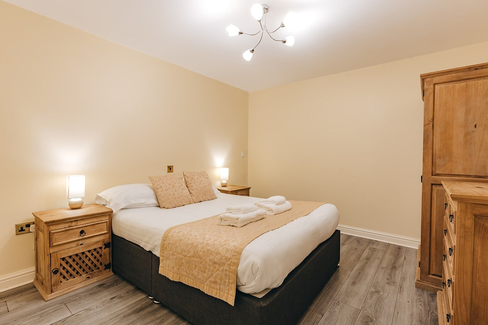 2 Bedroom Cottage for 4 Guests, No Deposit