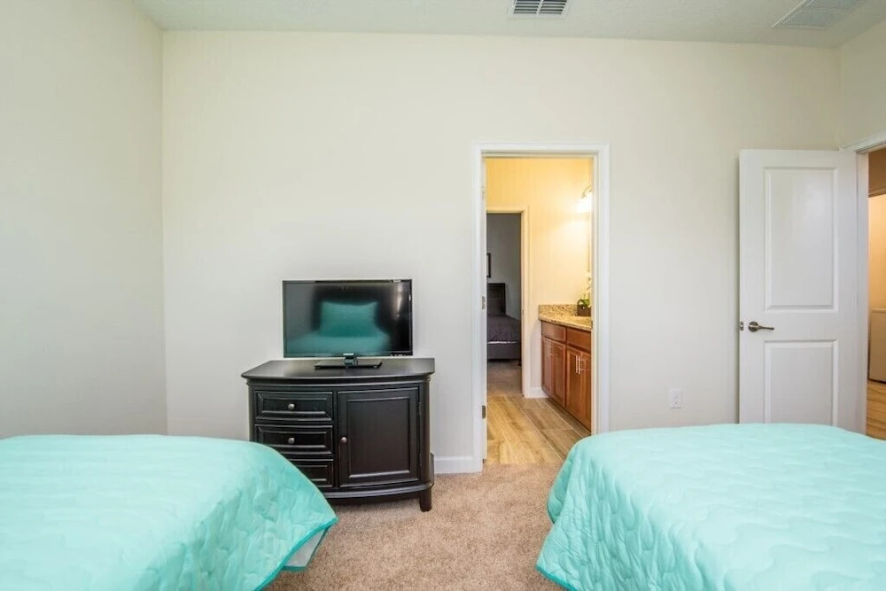 4 Bed 3 Ba Villa with Game Room & Pool