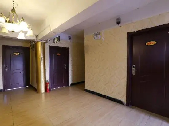 Xinzheng 1314 Theme Hotel (Henan Engineering College)