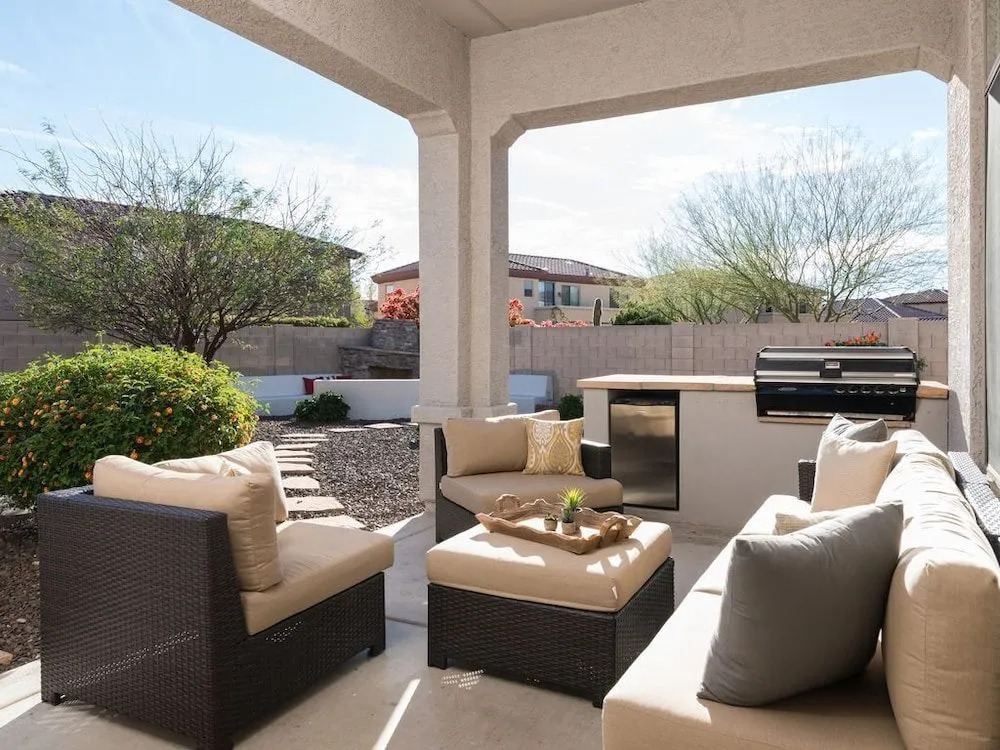 Desert Hills Estate