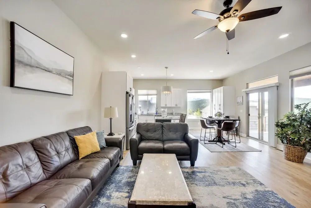 Dtwn Woodland Park Townhome w/ Covered Deck