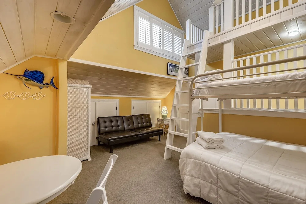 Sandpiper Cove 0012 3 Bedroom Villa by RedAwning