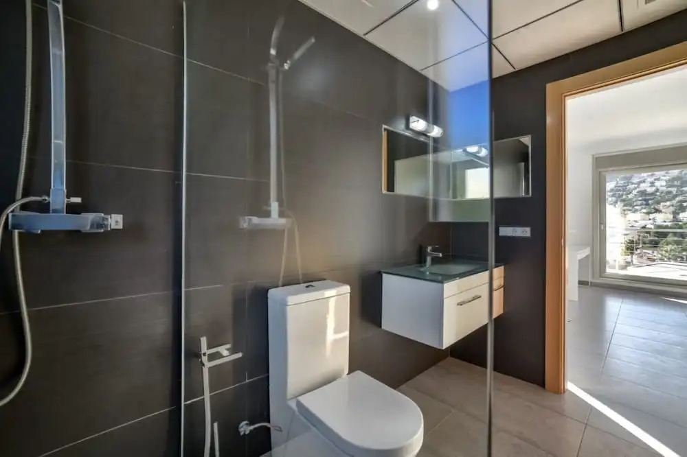 Villa - 5 Bedrooms with Pool, WiFi and Sea views - 105047