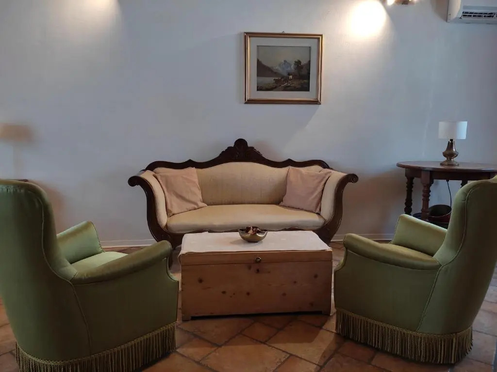Rosa Thea Suite