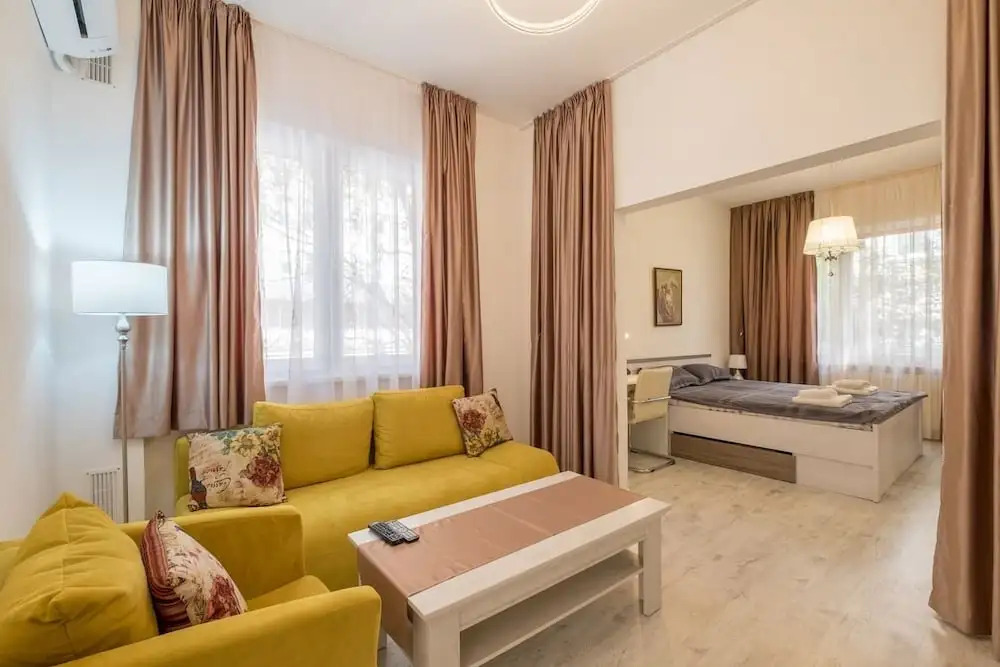 POP UP - Colourful One Bedroom Flat - TOP CENTER