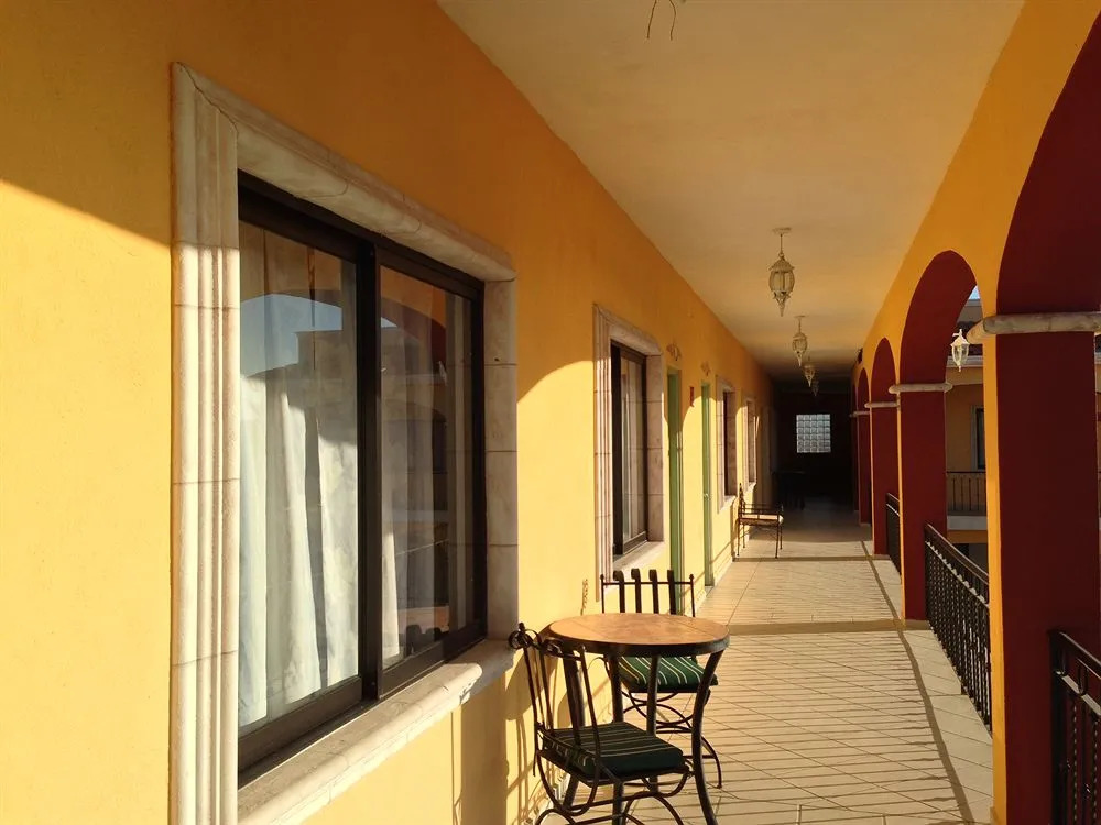 Plaza Los Dorados