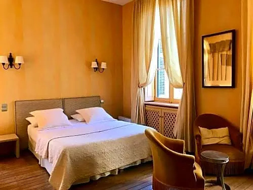 Demeure Saint Louis Historic manor, City 700m, free parking,A C,Clim,WIFI, city view, Garden