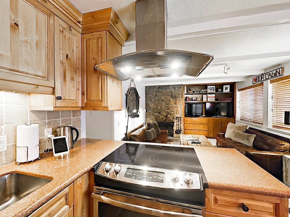 940 Waters Ave Condo Unit 101 - 2 Br condo by RedAwning