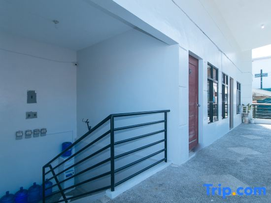 RedDoorz at Aurea Apartelle