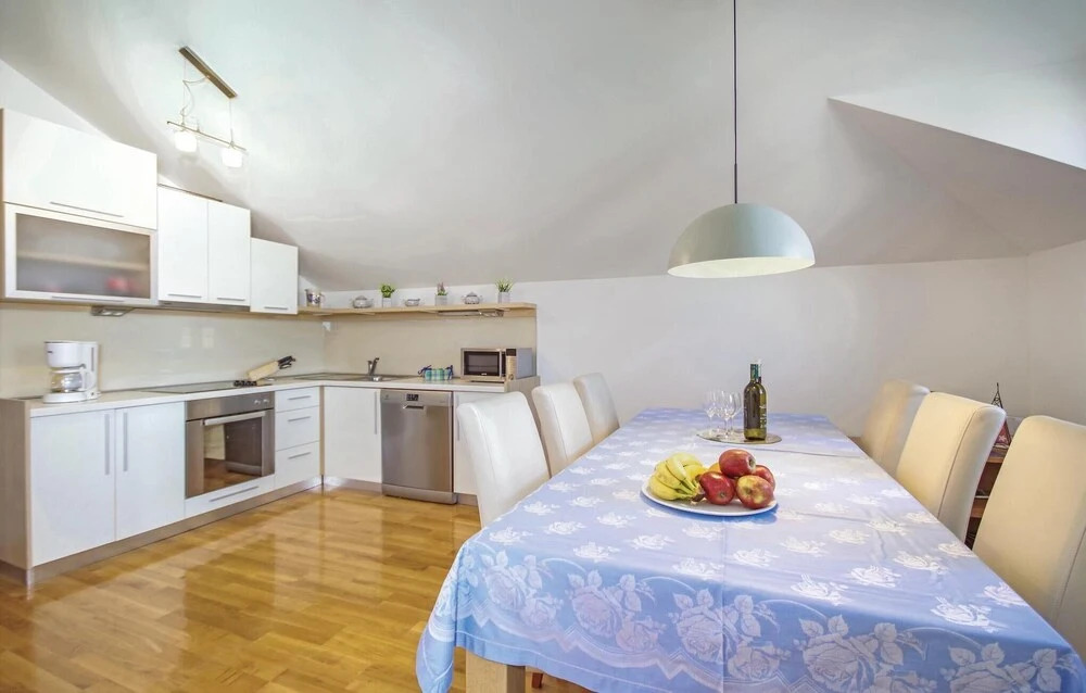Beautiful Home in Makarska With Wifi and 2 Bedrooms