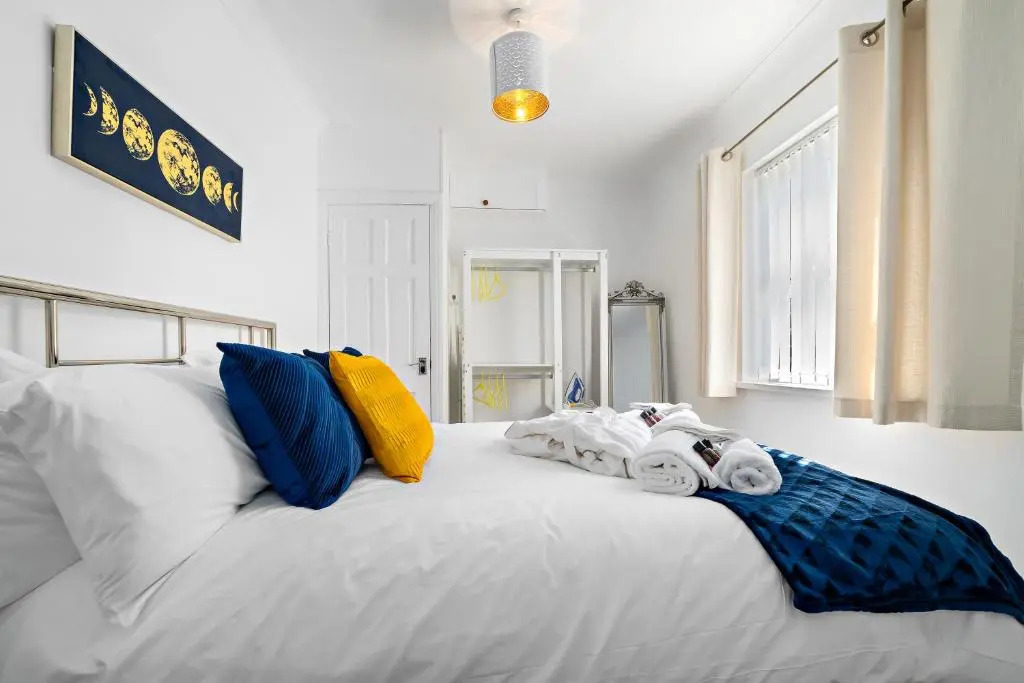 Stay In Cardiff Canton St. John's Court Apartment