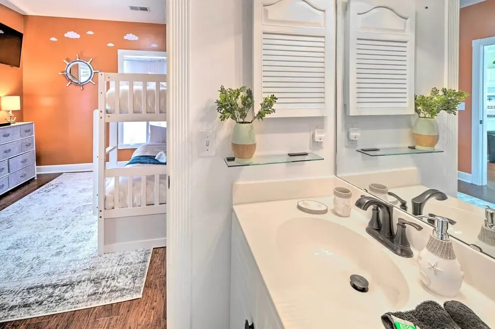 Bright Myrtle Beach Condo w/ Balcony!