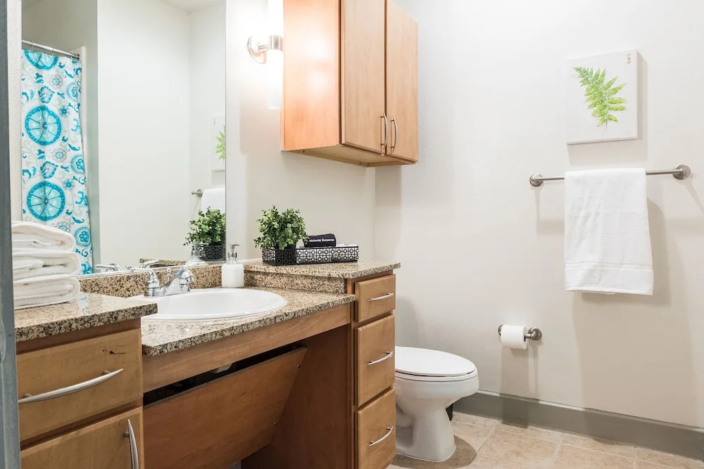 1 BR Apt near Dining Shopping Nightlife by Frontdesk