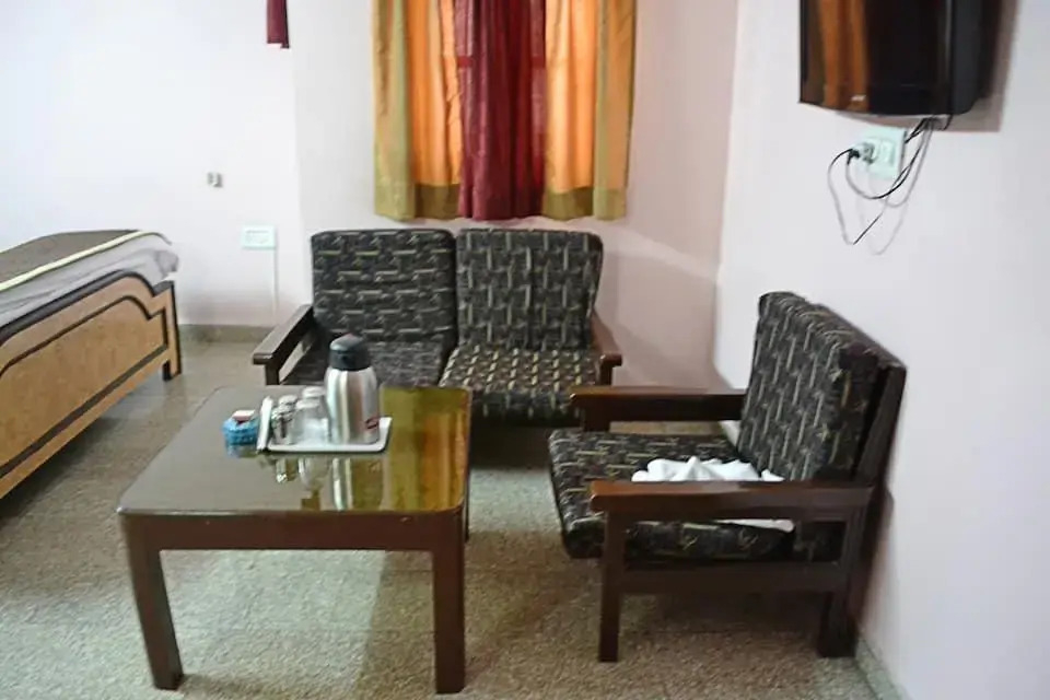 1 BR Guest house in Ganpati Nagar, Jaipur, by GuestHouser (EF86)