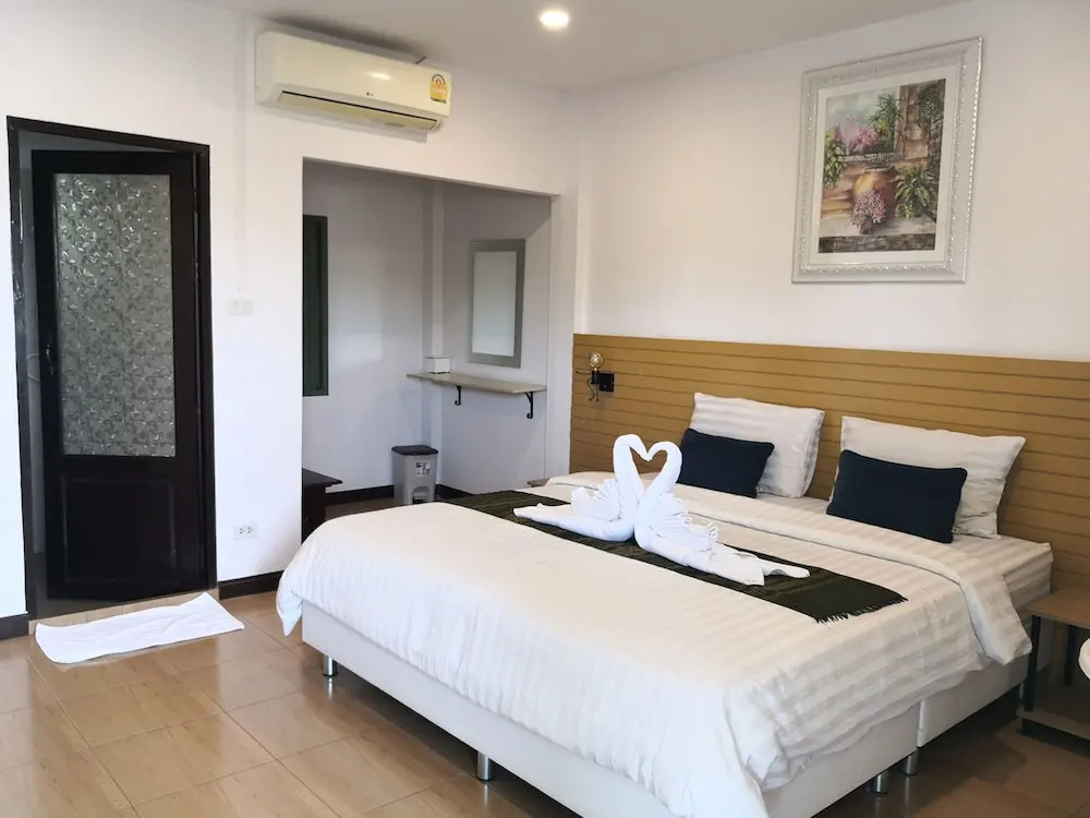 Naruchon Hotel