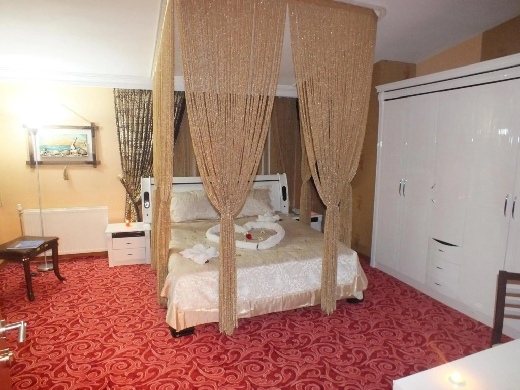 Demosan Hotel