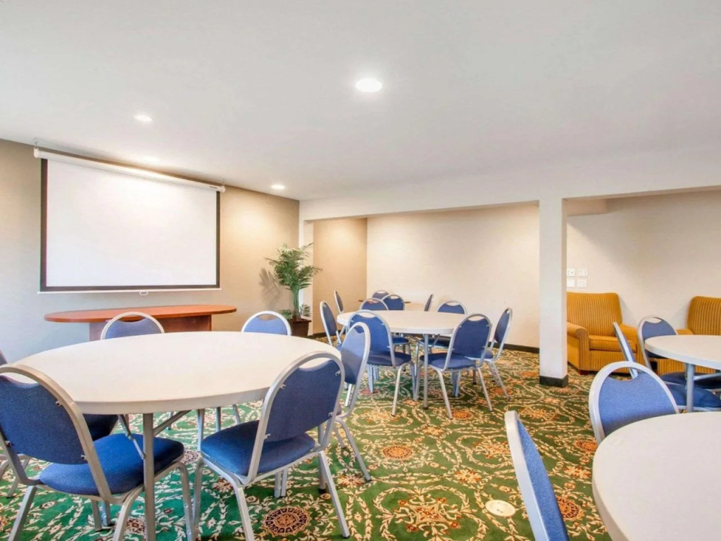 Quality Inn & Suites Portland Airport