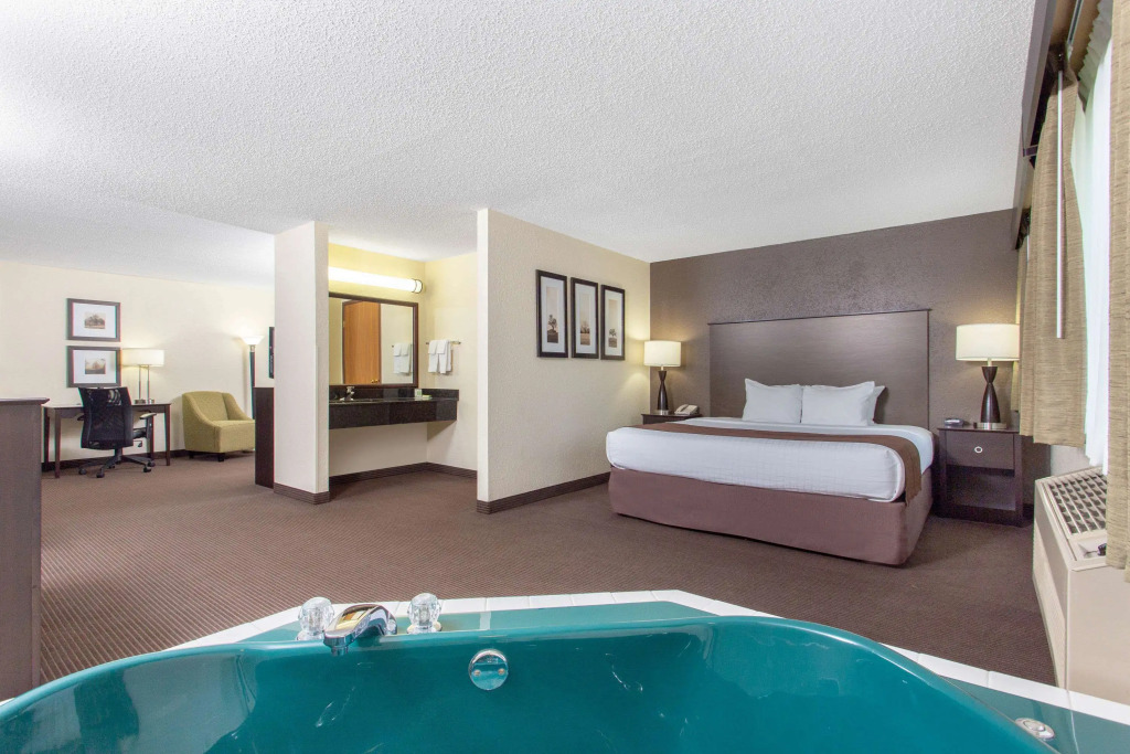 AmericInn by Wyndham Rhinelander