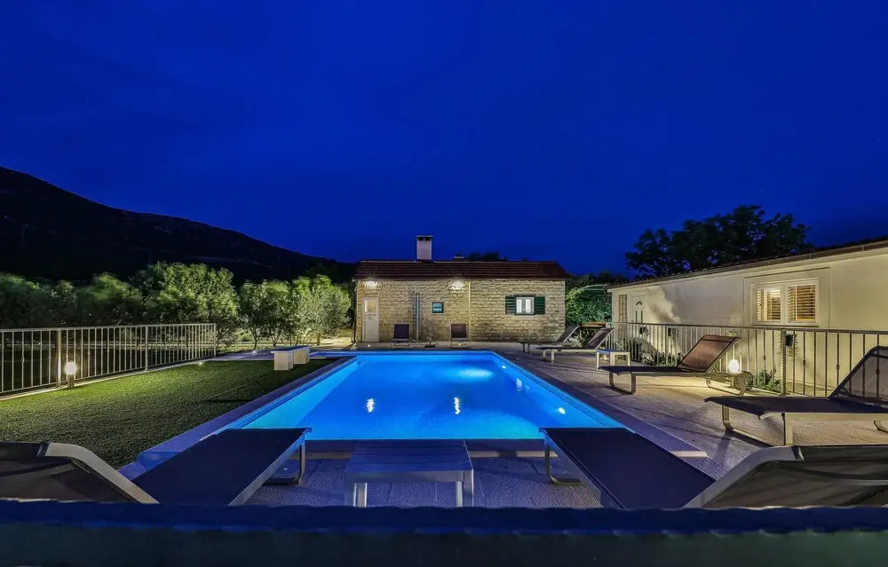 Amazing Home in Kastel Luksic With Outdoor Swimming Pool, Wifi and 3 Bedrooms