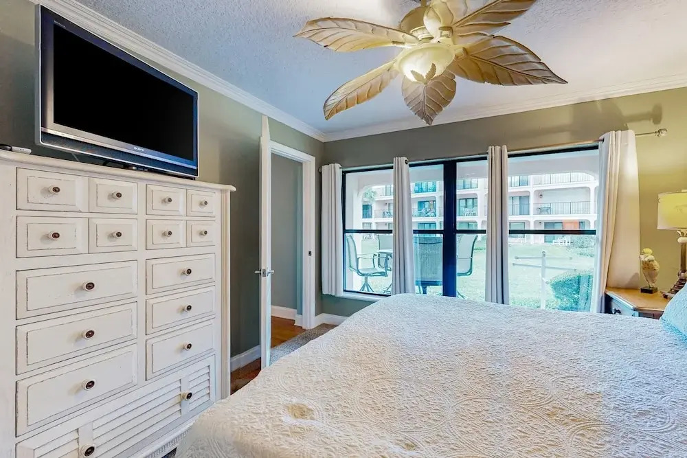 Oceanfront Community w/ Pool, Walk to Beach! condo