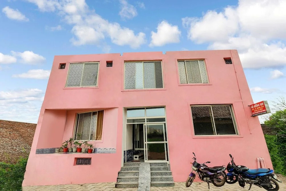 Shri Govind Dham by OYO Rooms