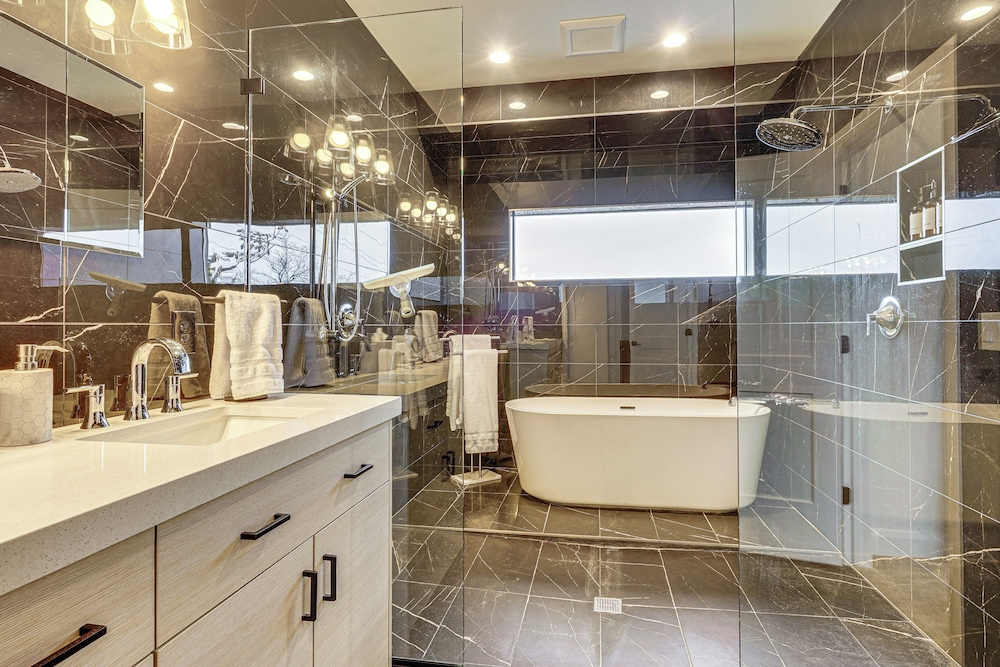 Hike, Ski & Explore Slc: Walkable Luxury Townhome