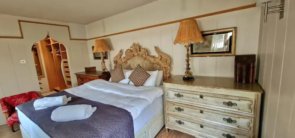 118 A Perfect Blend of Charm and Luxury