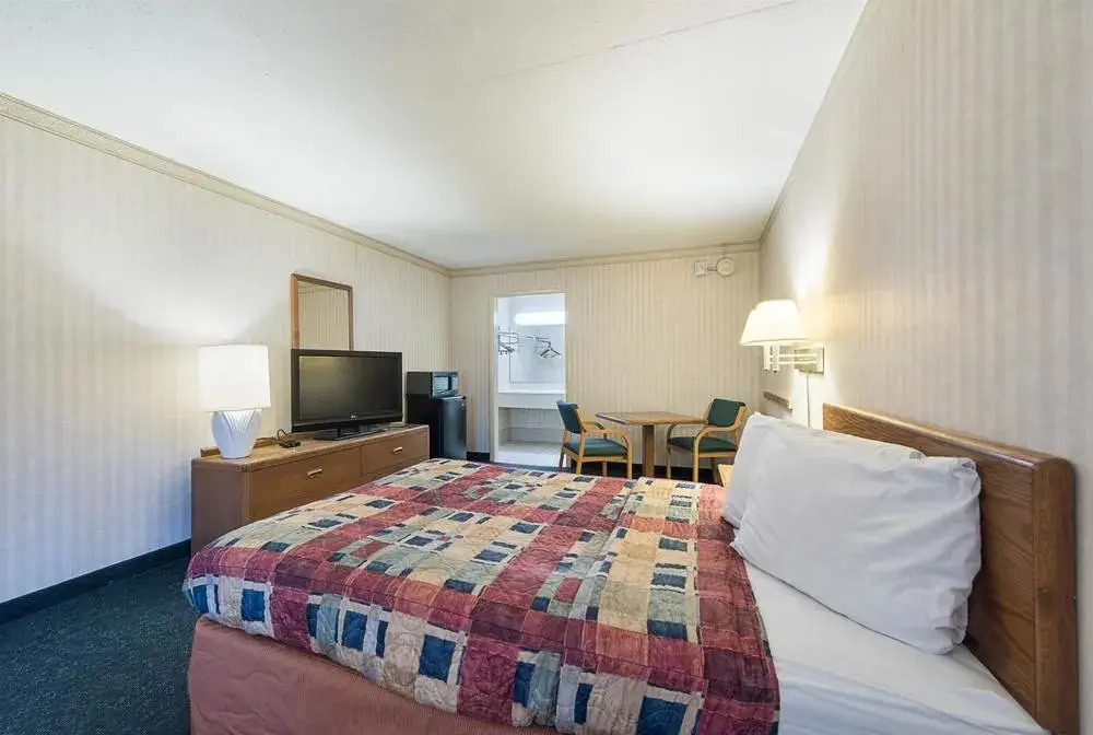 OYO Hotel Sweetwater TN West
