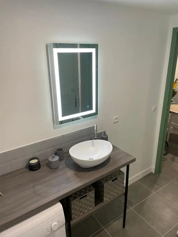 Logement entier : Studio neuf avec jardin