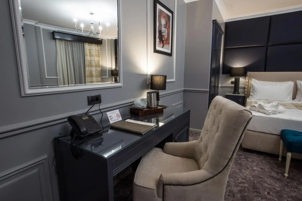 Peninsula Boutique Hotel