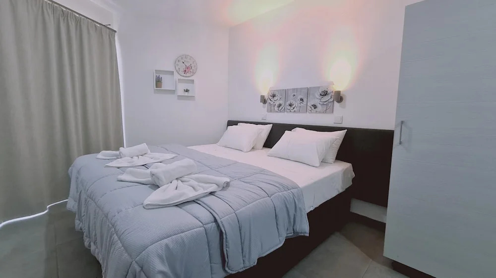 100 AN - Napa Living 18