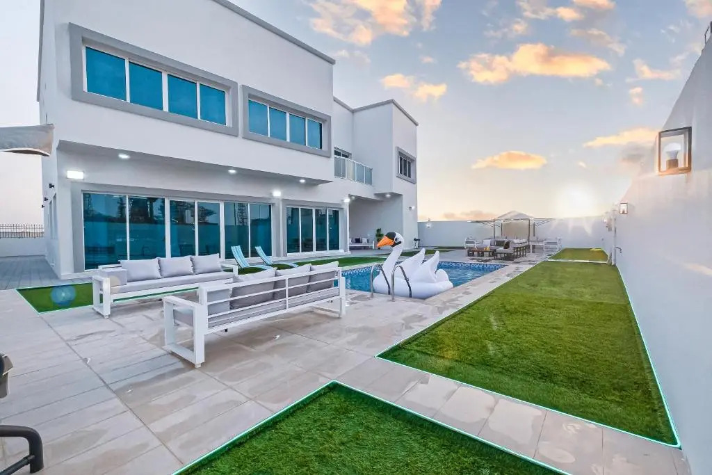 Luxury Modern White Villa on Island 9,500 sqft