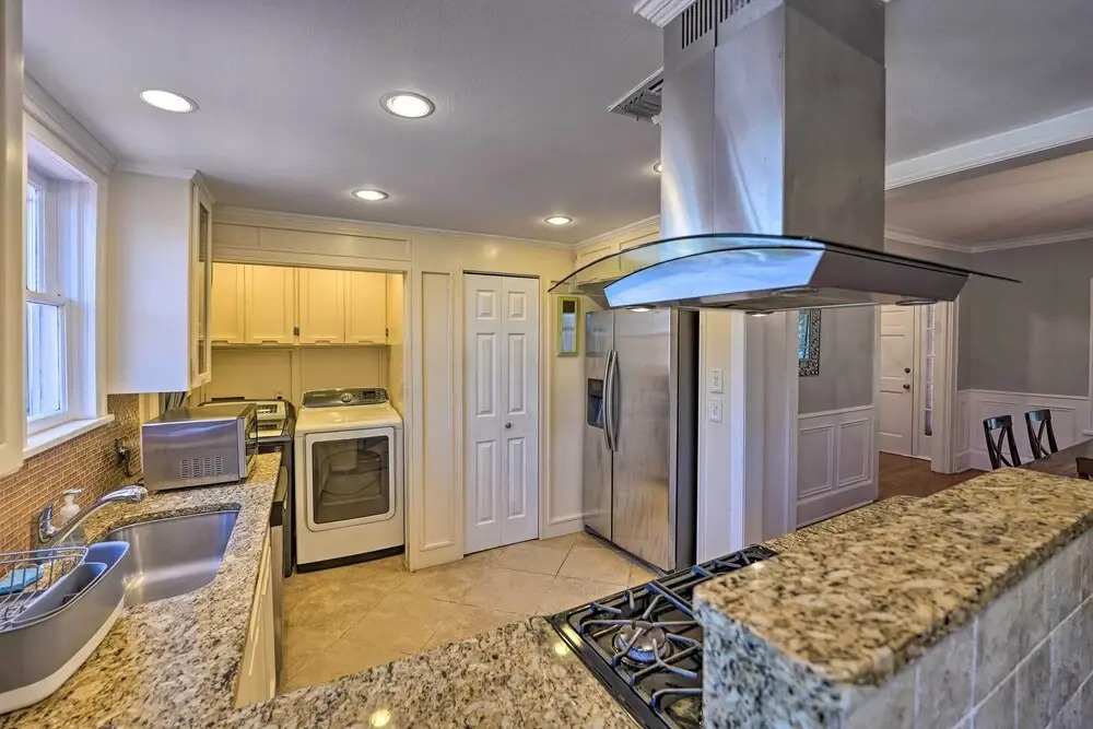 Corpus Christi Home w/ Pool & Hot Tub: Walk to Bay