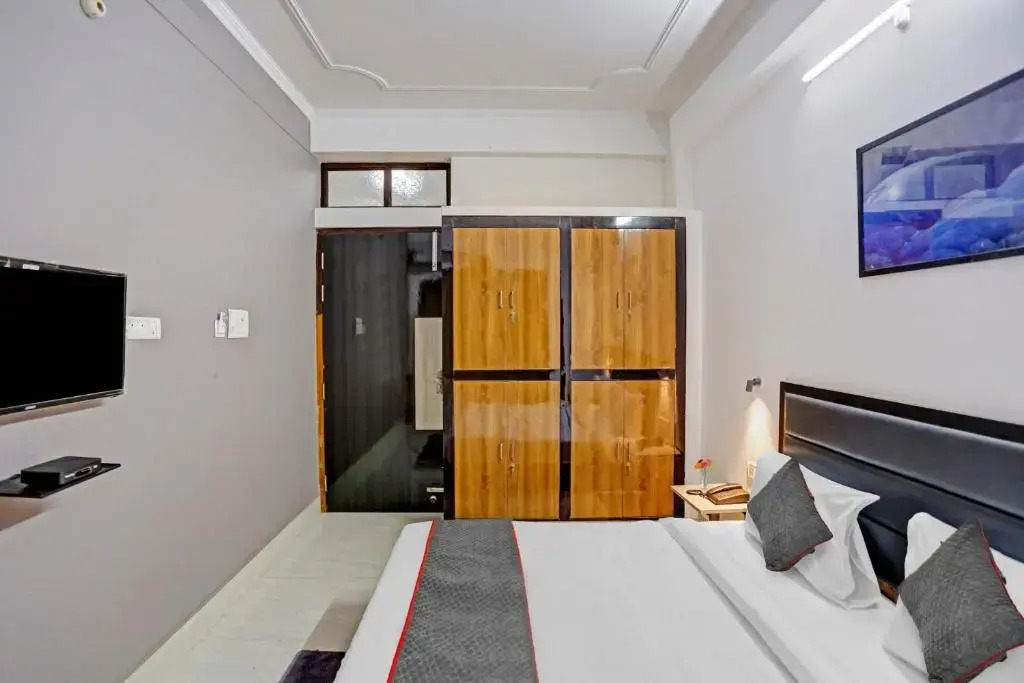 Oyo Townhouse 1082 Holidayy Inn
