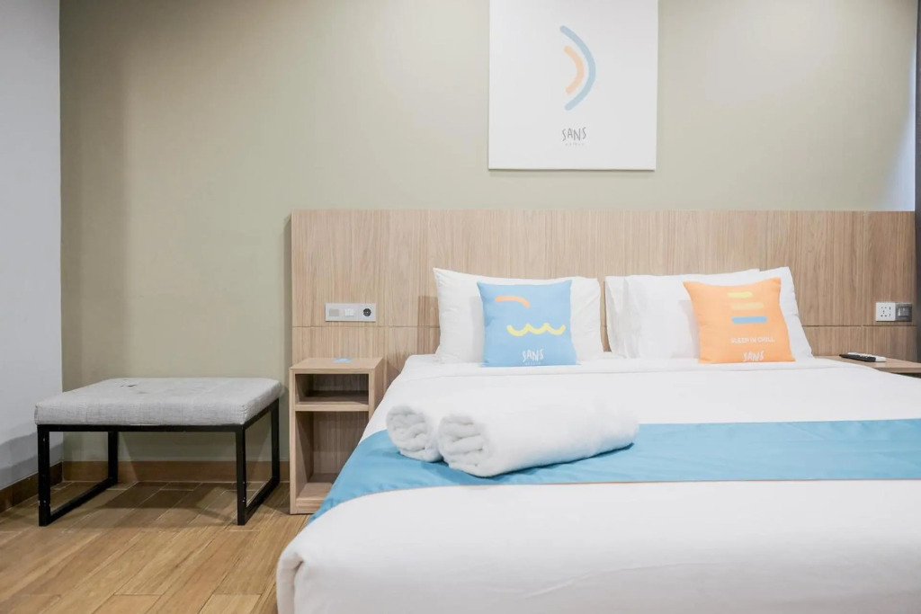 RedDoorz Premium near CBD Puri Indah