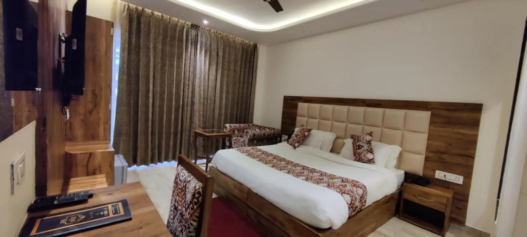 Hotel Classic Hills Bhagsunag Luxury Stay #Best Hotel in Mcleodganj #Mountain View Balcony Rooms #Spacious Parking #Prime Location in Dharamshala #Near Bhagsunag Waterfall #Top Selling Property in Mcleodganj