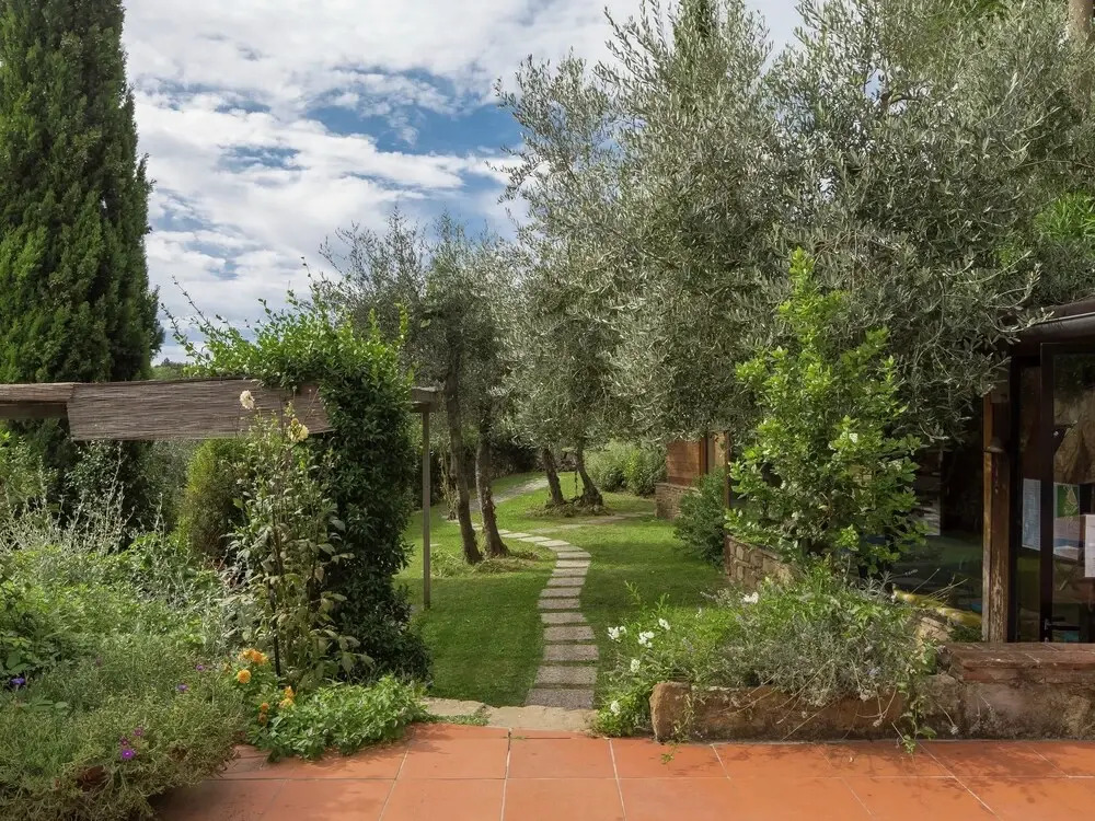 Spacious Apartment in a Beautiful Location With Pool and Tennis Court, Peace and Privacy
