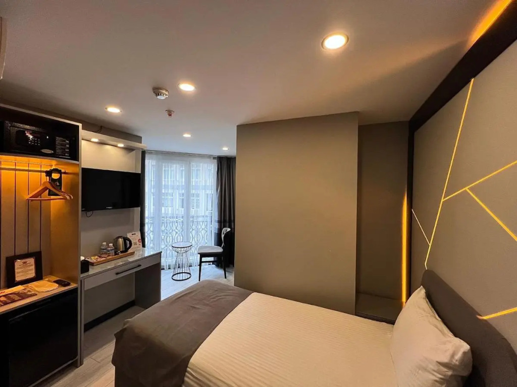 White Corner Hotel