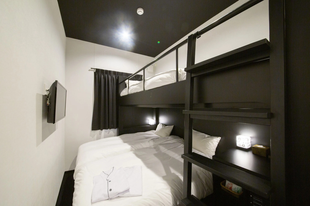 HOTEL TRAD Replay