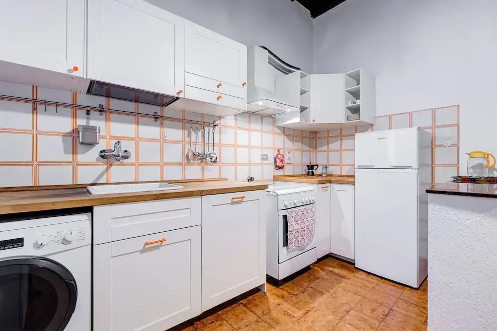 Spanish Steps Spacious Apartment