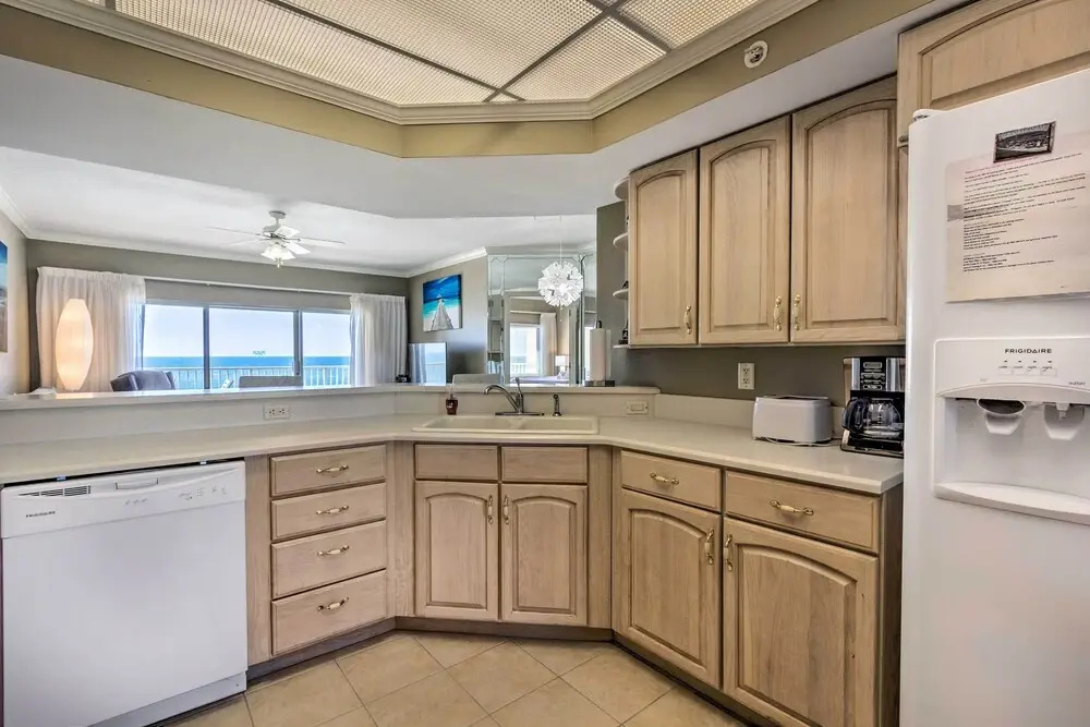 Gulf Views & Pool Access: Coral Reef Resort Condo