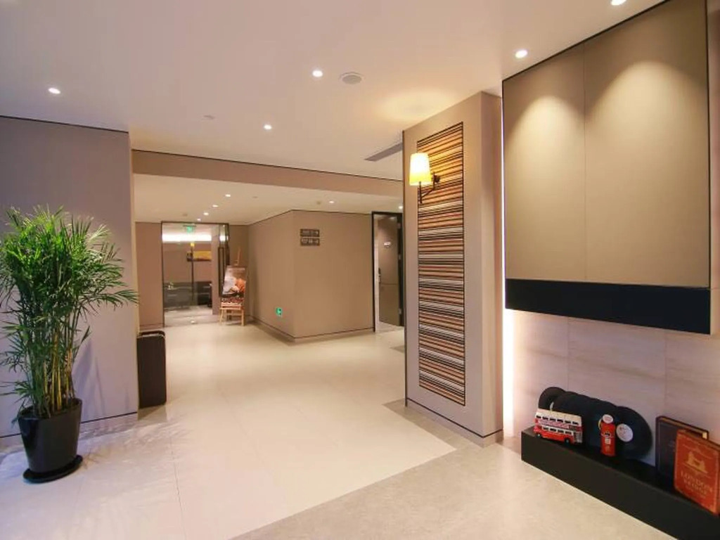 Homeinnsplus Xintiandi Lujiabang Road