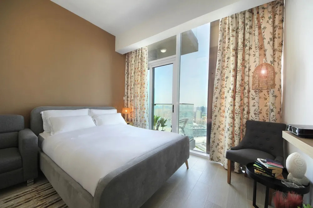 Chic & Cozy Studio Stay - Bloom Towers, JVC Dubai