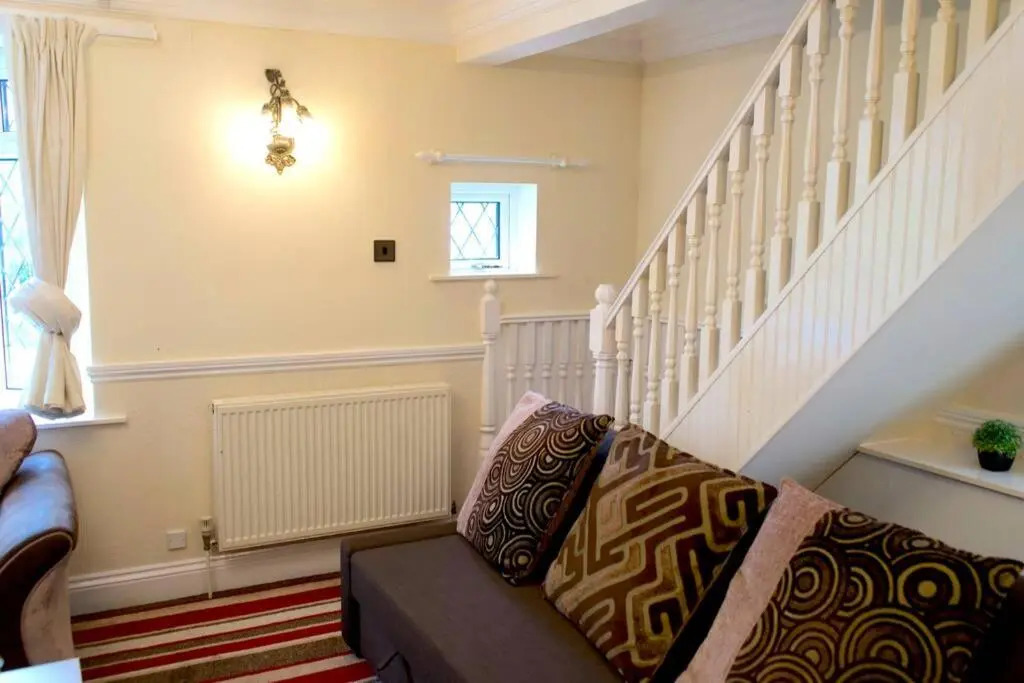 Large & Comfy House in Birmingham, 4 Bedroom,Secured Free parking ,Free wifi