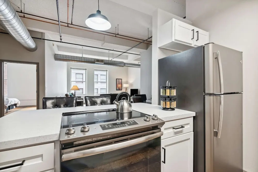 Spacious 2BR Downtown Retreat